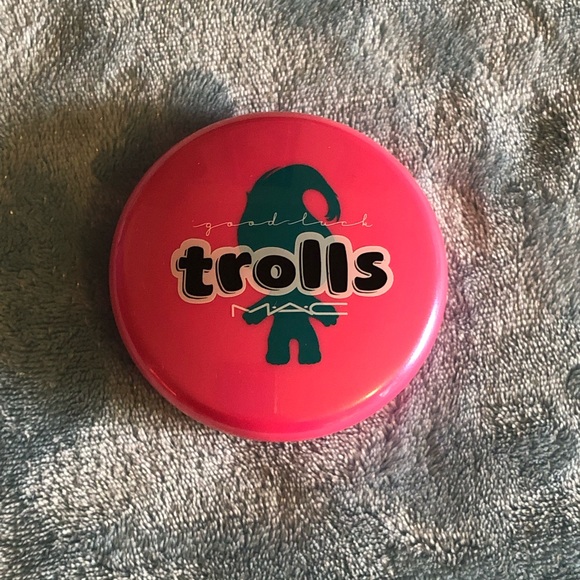 MAC Trolls Collection: Color- Glow Rida - Picture 3 of 5